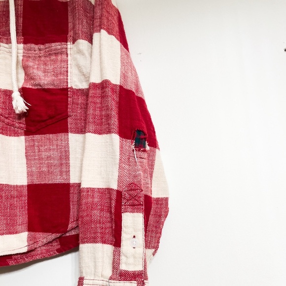American Eagle Cropped Button Up Hooded Red/White Plaid Shirt/ Jacket Size SP - Picture 2 of 9